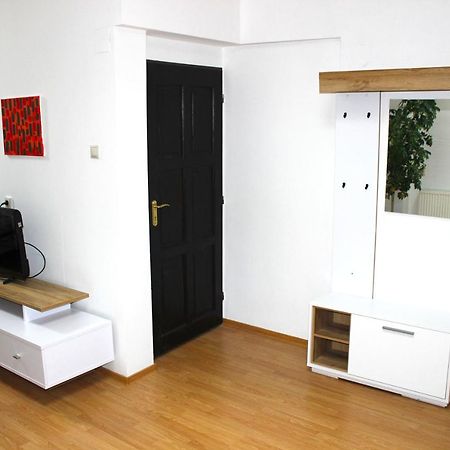 Krasny Priestranny Slnecny Apartman V Centre Mesta เตร็นชีน ภายนอก รูปภาพ