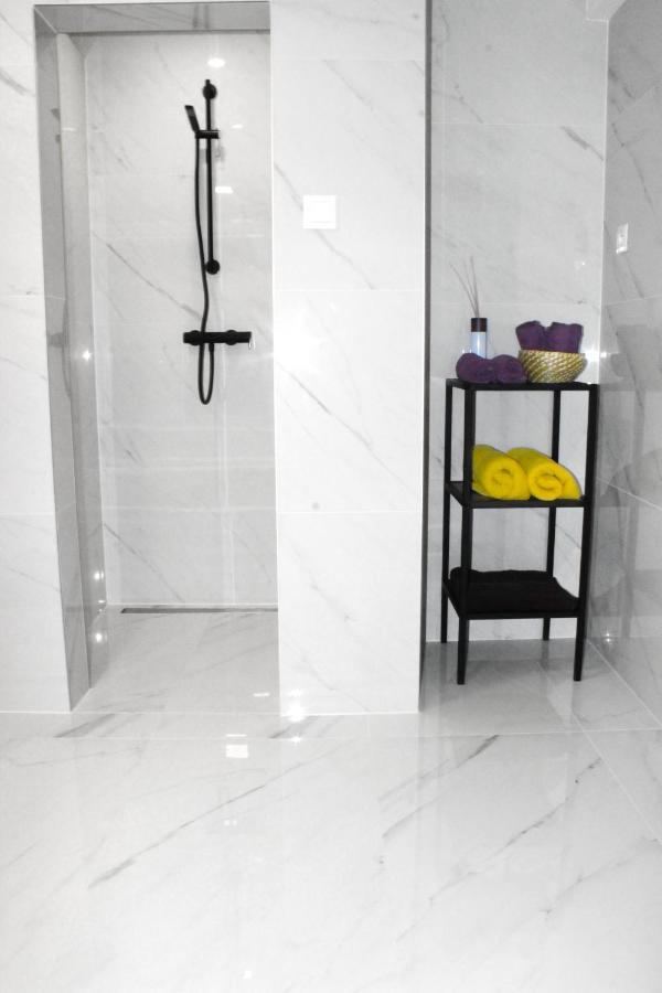 Krasny Priestranny Slnecny Apartman V Centre Mesta เตร็นชีน ภายนอก รูปภาพ