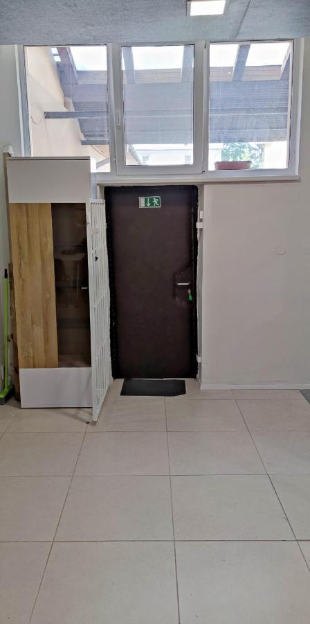Krasny Priestranny Slnecny Apartman V Centre Mesta เตร็นชีน ภายนอก รูปภาพ